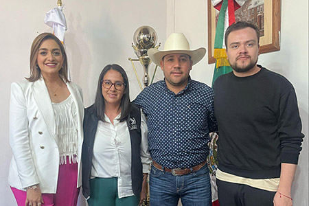 El alcalde de Casas Grandes, Roberto Lucero, recibió a la CEDH para fortalecer la cultura de derechos humanos en el municipio con capacitaciones y cumplimiento de recomendaciones.