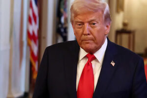 Encuesta de CNBC muestra que Trump tiene su peor aprobación económica, con 55% en contra. Inflación y aranceles son sus puntos más débiles.