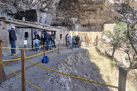 El Festival Sol de Acantilados 2025 en Las 40 Casas, Madera, ofrece una experiencia cultural única del 17 al 20 de abril con recorridos guiados por sitios arqueológicos, talleres de cerámica, pintura y arqueología para niños, además de exhibiciones de artesanías y gastronomía regional.