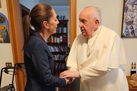 Claudia Sheinbaum anunció que Rosa Icela Rodríguez representará a México en el funeral del Papa Francisco. La secretaria de Gobernación acudirá al Vaticano el 26 de abril.