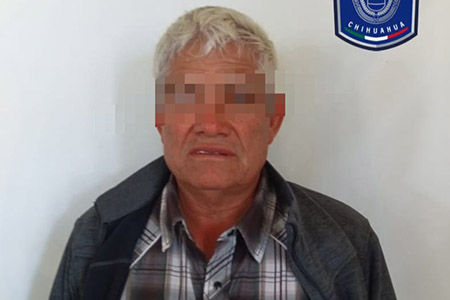 Un hombre de 57 años fue detenido en Chihuahua por alterar placas y engomados de vehículos. La AEI aseguró dos autos, un Nissan y una GMC Yukon. Conoce las implicaciones legales de este delito y cómo las autoridades combaten la falsificación de documentos automotores.