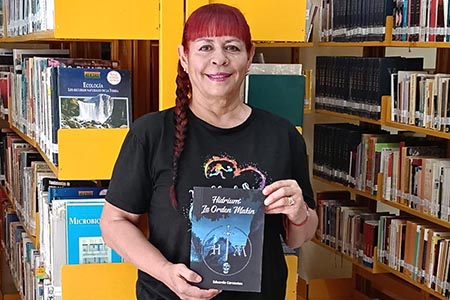 La biblioteca de Nuevo Casas Grandes recibe donaciones de escritores locales como Mauricio Cantú y Eduardo Cervantes para crear un espacio dedicado a autores regionales.