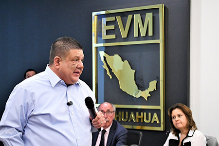 El Fiscal César Jáuregui expone ante empresarios de Chihuahua la reducción de delitos, avances en justicia digital y combate al narcotráfico, destacando el profesionalismo policial.
