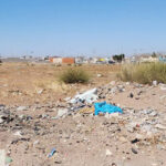 El Gobierno Municipal de Nuevo Casas Grandes exhorta a dueños de terrenos baldíos a mantenerlos limpios y delimitados para evitar basureros clandestinos.