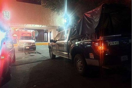 Un hombre de 54 años resultó herido por disparo en el abdomen en El Largo Maderal, municipio de Madera, Chihuahua; autoridades ya investigan este ataque armado ocurrido cuando la víctima cerraba su portón