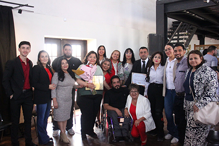 Nuevo Casas Grandes celebró su 102 aniversario con una ceremonia encabezada por la presidenta Edith Escárcega, incluyendo honores al lábaro patrio y reconocimientos a ciudadanos destacados.