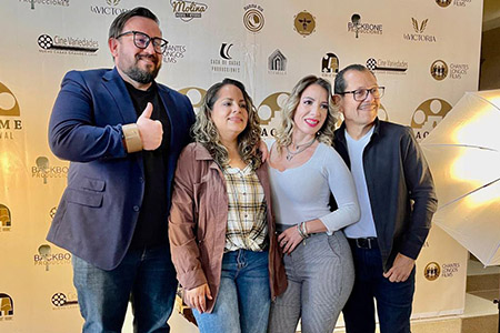 El primer Paquimé Film Festival en Nuevo Casas Grandes exhibió 8 cortometrajes y un documental, consolidándose como un espacio para el cine regional. Chantes Longos Films lideró este proyecto cultural.