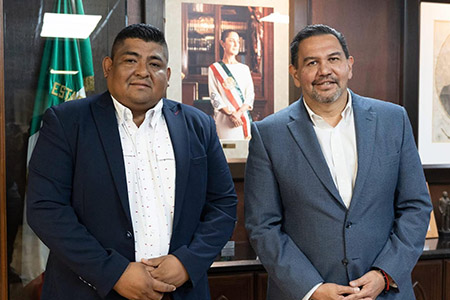 El alcalde Cruz Pérez Cuéllar recibió a su homólogo de Jiménez, Francisco Muñoz, quien solicitó apoyo en patrullas y servicios públicos ante la falta de unidades operativas en su municipio.