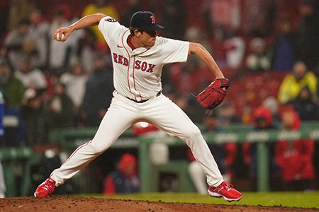 Robert Stock, ganador en la Liga ARCO, fue puesto en asignación por Boston tras solo un día en MLB. Una decepción para el lanzador que buscaba reafirmarse.