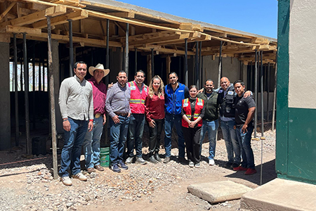 El presidente municipal Roberto Lucero y el director de ICHIFE supervisaron el avance de obras en Secundaria Paquimé, CBTa 112 y UPN.