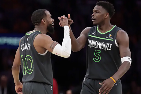 Los Timberwolves aplastaron 117-90 a los Lakers con récord de triples en playoffs. LeBron mostró fatiga y el equipo angelino colapsó defensivamente en un partido que cambia las expectativas de la serie.