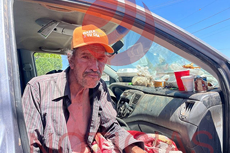 Don Roberto, adulto mayor que vivía en su camioneta en Nuevo Casas Grandes, fue trasladado al asilo Amigo Omar por gestión del DIF municipal, con apoyo de la alcaldesa Edith Escárcega.
