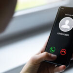 La Policía Cibernética advierte sobre un aumento de llamadas desde el Reino Unido que buscan identificar números activos en México. No contestes, podrían usarlos para fraudes telefónicos.
