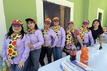 El presidente Roberto Lucero inauguró el festejo del Día del Niño en Casas Grandes, donde funcionarios disfrazados reciben a las familias con juegos y actividades hasta la 1 pm.