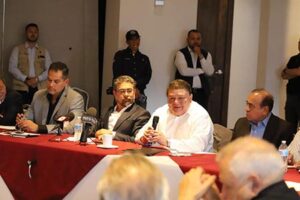 Autoridades estatales y líderes de Juárez refuerzan su compromiso por la seguridad con operativos coordinados, uso de IA y participación ciudadana en el sistema de vigilancia C7-IA.