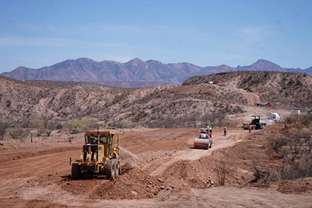 La SICT informó sobre los avances en la carretera Bavispe-Nuevo Casas Grandes, proyecto que mejorará la conectividad entre Sonora y Chihuahua con 22 km de nueva construcción.