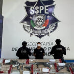 Juan Carlos L., presunto líder criminal, fue detenido por la SSPE tras una persecución en Juárez; se le aseguró un arsenal y un vehículo calcinado. La FGR ya investiga los hechos