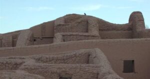 La Secretaría de Turismo de Chihuahua impulsa a Casas Grandes como centro arqueológico del norte de México con un tren turístico y estrategias de difusión cultural. Gran impulso económico y turístico.