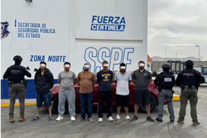 SSPE y Guardia Nacional capturan a integrantes de un grupo criminal en Juárez. En los operativos se incautaron fusiles, pistolas, más de 8 kilos de marihuana y 240 dosis de heroína.