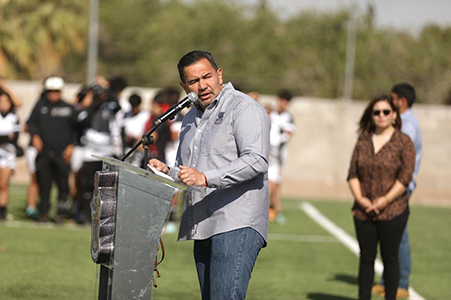 Gobierno Municipal entrega nuevo espacio recreativo a estudiantes del COBACH 19 con una inversión de 6.5 millones de pesos en pasto sintético y equipamiento.