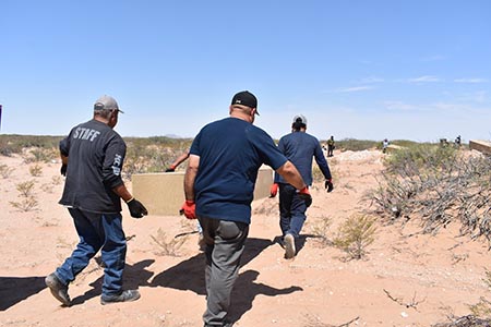 La FGE de Chihuahua inhumó 43 cuerpos no reclamados en el panteón San Rafael. Se obtuvieron perfiles genéticos y registros completos para futuras identificaciones. Van 99 inhumaciones en 2025.
