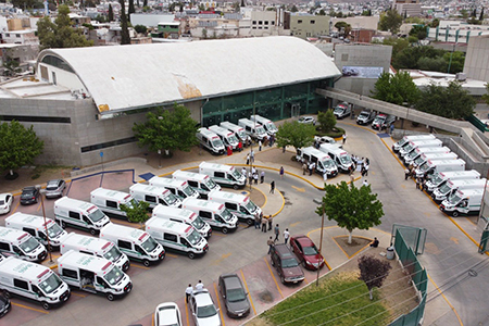 La renovación vehicular del IMSS incluye la entrega de 41 ambulancias en Chihuahua. Estas unidades permitirán traslados más eficientes y seguros entre hospitales y centros médicos especializados.