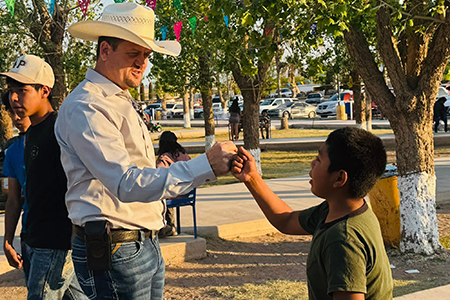 Con gran entusiasmo, Galeana celebró el Día del Niño 2025 en la Colonia LeBarón. El alcalde Francis Leany encabezó el evento con juegos, dulces y actividades familiares para fortalecer la unidad y la alegría infantil en el municipio.