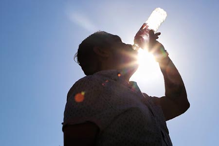 IMSS Chihuahua alerta por el golpe de calor y brinda recomendaciones para evitar riesgos, sobre todo en niños, adultos mayores y personas con sobrepeso, ante las altas temperaturas.