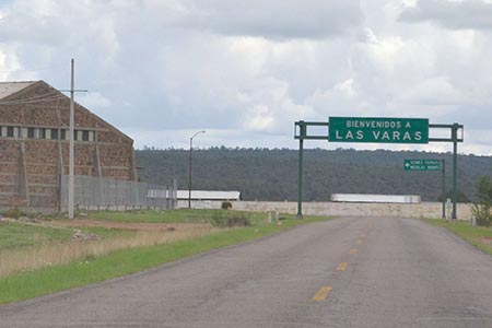 Dos hombres encontrados sin vida en Madera ya fueron identificados como residentes de Nuevo Casas Grandes. Fiscalía concluyó los protocolos forenses y continúa con la investigación.