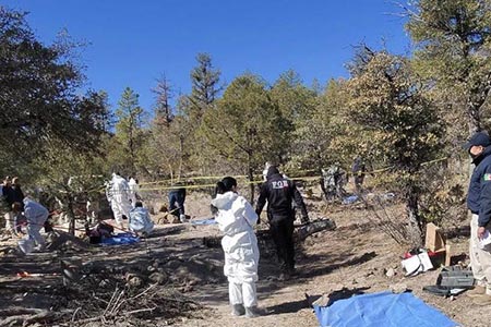 Identifican a cuatro hombres más en fosas de Casas Grandes, entre ellos un padre y su hijo. La cifra de cuerpos identificados asciende a 31. Continúan las investigaciones.