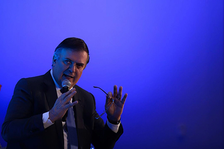 Estados Unidos redujo entre 40% y 50% los aranceles a vehículos mexicanos y canadienses. Marcelo Ebrard destacó el beneficio para la industria regional bajo el T-MEC.