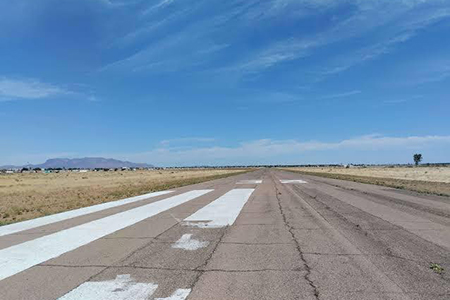 Aeronáutica dio 90 días al municipio de NCG para invertir en su aeropista o perderá la licencia. La alcaldesa Edith Escárcega propone limpieza y vigilancia mientras gestionan una prórroga.