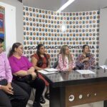 Padres denuncian discriminación y mal manejo de recursos en la Escuela Rodrigo M. Quevedo, exigiendo la destitución inmediata de la directora.