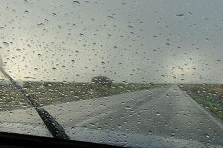 Protección Civil Chihuahua advierte sobre lluvias, granizo y baja de temperatura en el estado. El clima inestable afectará municipios serranos y del centro, incluyendo la capital.