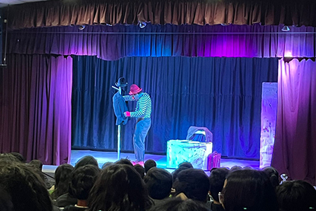 Cerca de 700 alumnos fueron impactados por presentaciones de Teatro Clown y obras escolares en la Semana del Arte y la Ciencia 2025, organizada por el Municipio de Nuevo Casas Grandes.