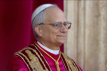 El Papa León XIV, nacido en Chicago y nacionalizado peruano, fue misionero en Trujillo, obispo en Chiclayo y Prefecto en el Vaticano antes de ser elegido como líder de la Iglesia Católica.