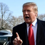 En el Día de los Caídos, Trump critica duramente la inmigración ilegal y acusa a la administración Biden de permitir una "invasión" de criminales extranjeros.