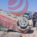 Un auto volcó tras reventarse una llanta en el tramo Benito Juárez-Villa Ahumada. El conductor fue atendido por paramédicos sin necesidad de traslado hospitalario. Piden manejar con precaución.