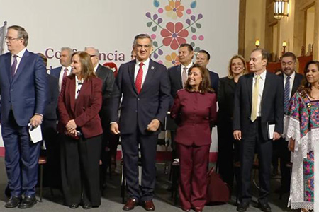 La gobernadora Maru Campos y la presidenta Sheinbaum firmaron un acuerdo para crear un Polo de Desarrollo Económico en Ciudad Juárez, que generará empleos bien pagados y atraerá inversiones.