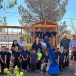El alcalde Roberto Lucero entregó juegos infantiles en cuatro preescolares de Casas Grandes. Jardines de niños de Juan Mata Ortiz, Colonia Juárez y más recibieron el equipo con apoyo del ICHIFE.