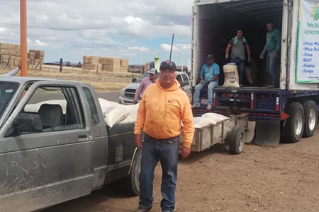 La Secretaría de Desarrollo Rural entregó cerca de 6 mil toneladas de maíz a 7 mil ganaderos afectados por la sequía en Chihuahua, como parte de un plan estatal con capacitaciones sanitarias.