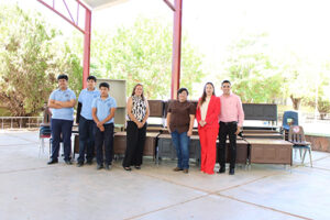 Edith Escárcega entrega mobiliario escolar a la Secundaria Técnica No. 8 en Sección Hidalgo, zona rural de NCG. La acción mejora las condiciones educativas de decenas de estudiantes.