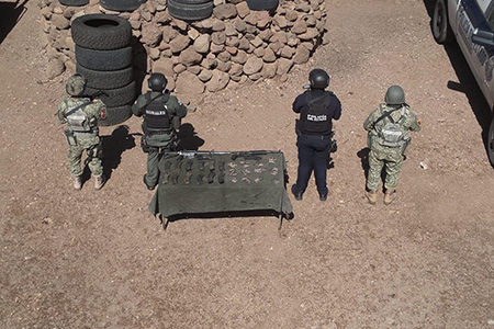 Autoridades de Chihuahua aseguraron armamento y cartuchos en El Largo Maderal, municipio de Madera. El operativo fue realizado por SSPE y Sedena como parte de acciones contra el crimen organizado.