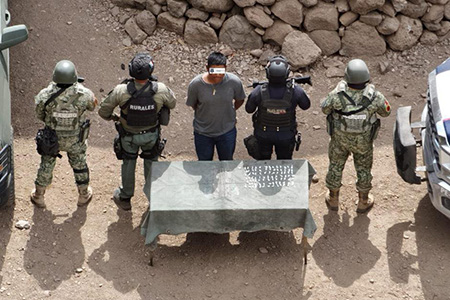 SSPE detuvo a Axel Uriel “N” en posesión de 82 gramos de presunta cocaína en El Largo Maderal. La droga estaba dividida en 92 bolsas. Fue puesto a disposición de la Fiscalía en Madera.