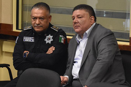 El Fiscal General del Estado, César Jáuregui, participó en la Mesa de Seguridad en Juárez, destacando esfuerzos contra la violencia y estrategias para fomentar la denuncia ciudadana. Reconocen labor de Arturo Velasco.