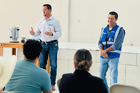 El Gobierno de Galeana realizó una capacitación para prevenir el gusano barrenador en el ganado, dirigida a productores, veterinarios y acopiadores, con la participación de expertos en el tema.