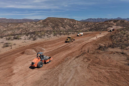 La Reserva de Janos podría verse gravemente afectada por la nueva carretera Bavispe–NCG. Aunque hay medidas de mitigación, especialistas exigen monitoreos estrictos y ajustes continuos al proyecto.