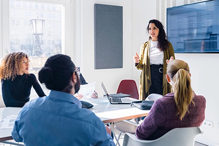 Ser un buen líder implica comunicación efectiva, empatía y visión estratégica. Descubre cómo guiar a tu equipo con integridad, motivación y habilidades interpersonales clave para el éxito.