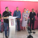 El presidente Cruz Pérez Cuéllar entregó la rehabilitación de la Primaria Hilario Cardona Rodríguez en Ciudad Juárez, destacando el compromiso municipal con la educación pública y mejorando ya 507 escuelas con acciones como pintura y alumbrado.