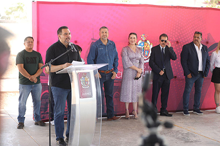 El presidente Cruz Pérez Cuéllar entregó la rehabilitación de la Primaria Hilario Cardona Rodríguez en Ciudad Juárez, destacando el compromiso municipal con la educación pública y mejorando ya 507 escuelas con acciones como pintura y alumbrado.